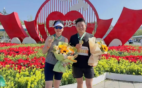 奮斗龍馬 |興千田CEO帶領(lǐng)團(tuán)隊(duì)參加2023深圳龍華半程馬拉松6 奮斗龍馬 |興千田CEO帶領(lǐng)團(tuán)隊(duì)參加2023深圳龍華半程馬拉松6